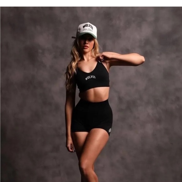 COPY - Darc Sport- SHE OUR LOYALTY SEAMLESS EVERSON SPORTS BRA IN BLACK - Picture 5 of 5